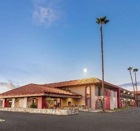 Hotel Ramada By Wyndham Mesa Downtown Exterior foto