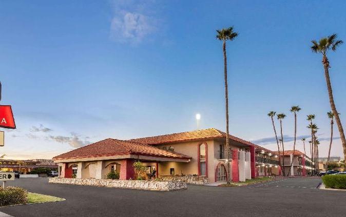 Hotel Ramada By Wyndham Mesa Downtown Exterior foto