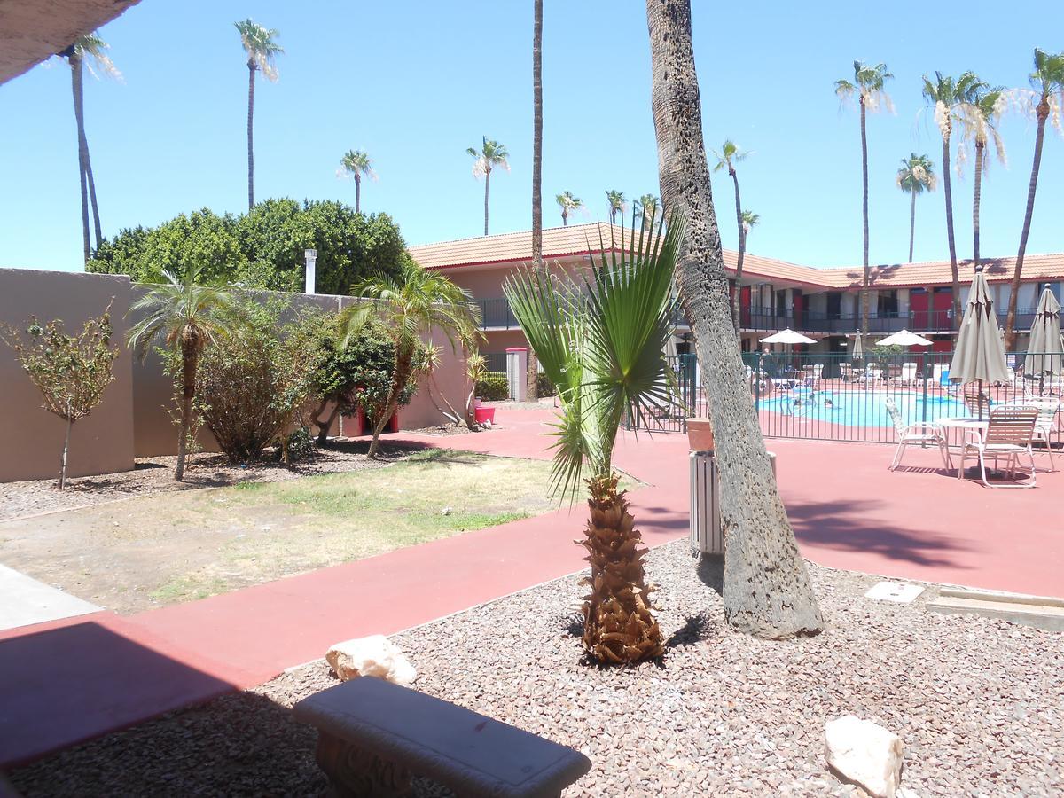 Hotel Ramada By Wyndham Mesa Downtown Exterior foto