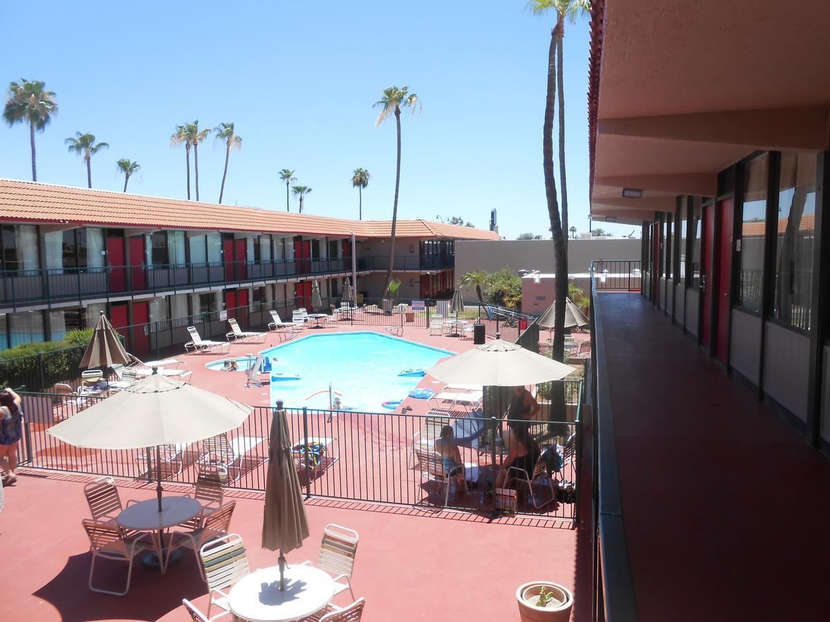 Hotel Ramada By Wyndham Mesa Downtown Exterior foto