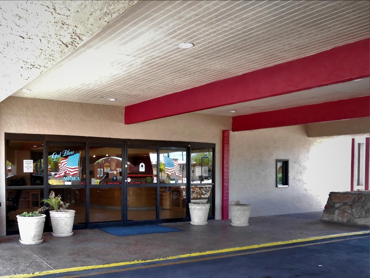 Hotel Ramada By Wyndham Mesa Downtown Exterior foto