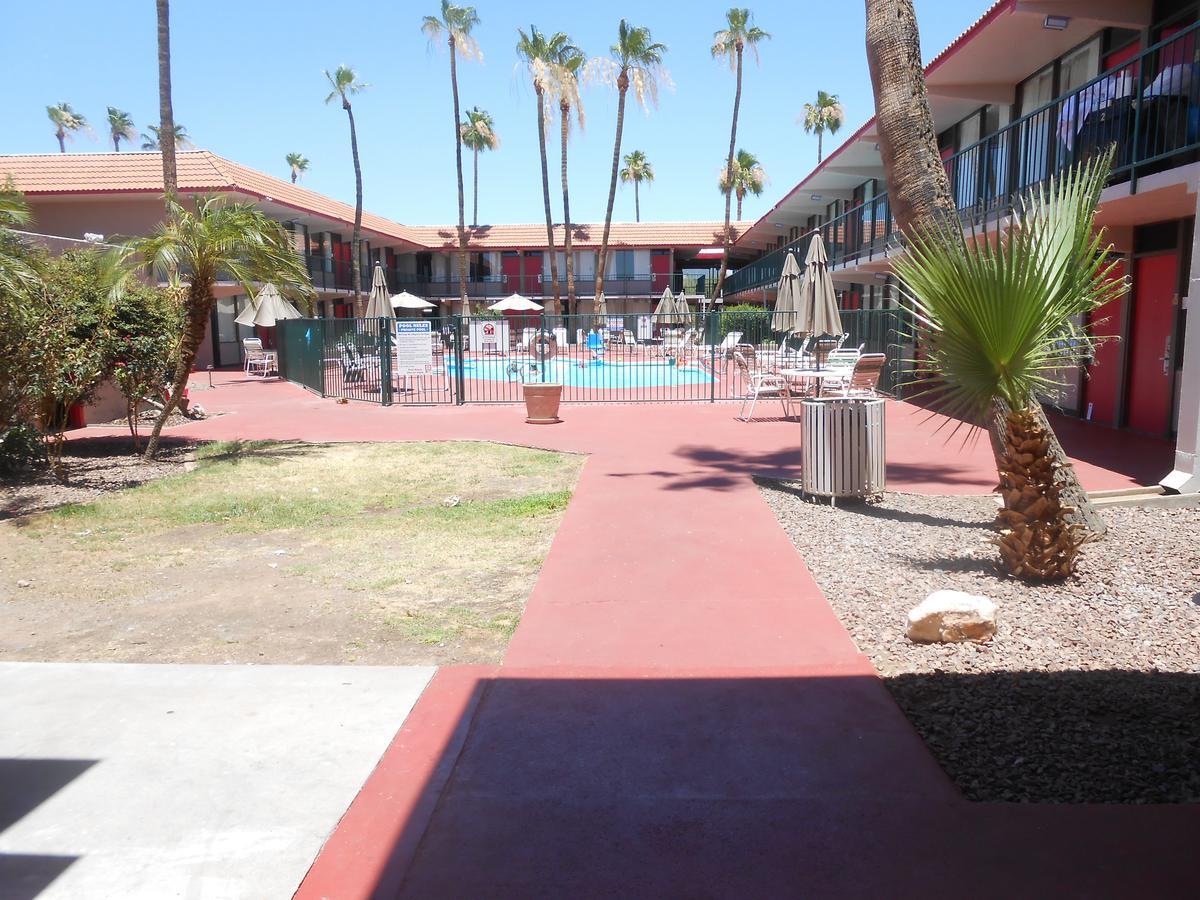 Hotel Ramada By Wyndham Mesa Downtown Exterior foto