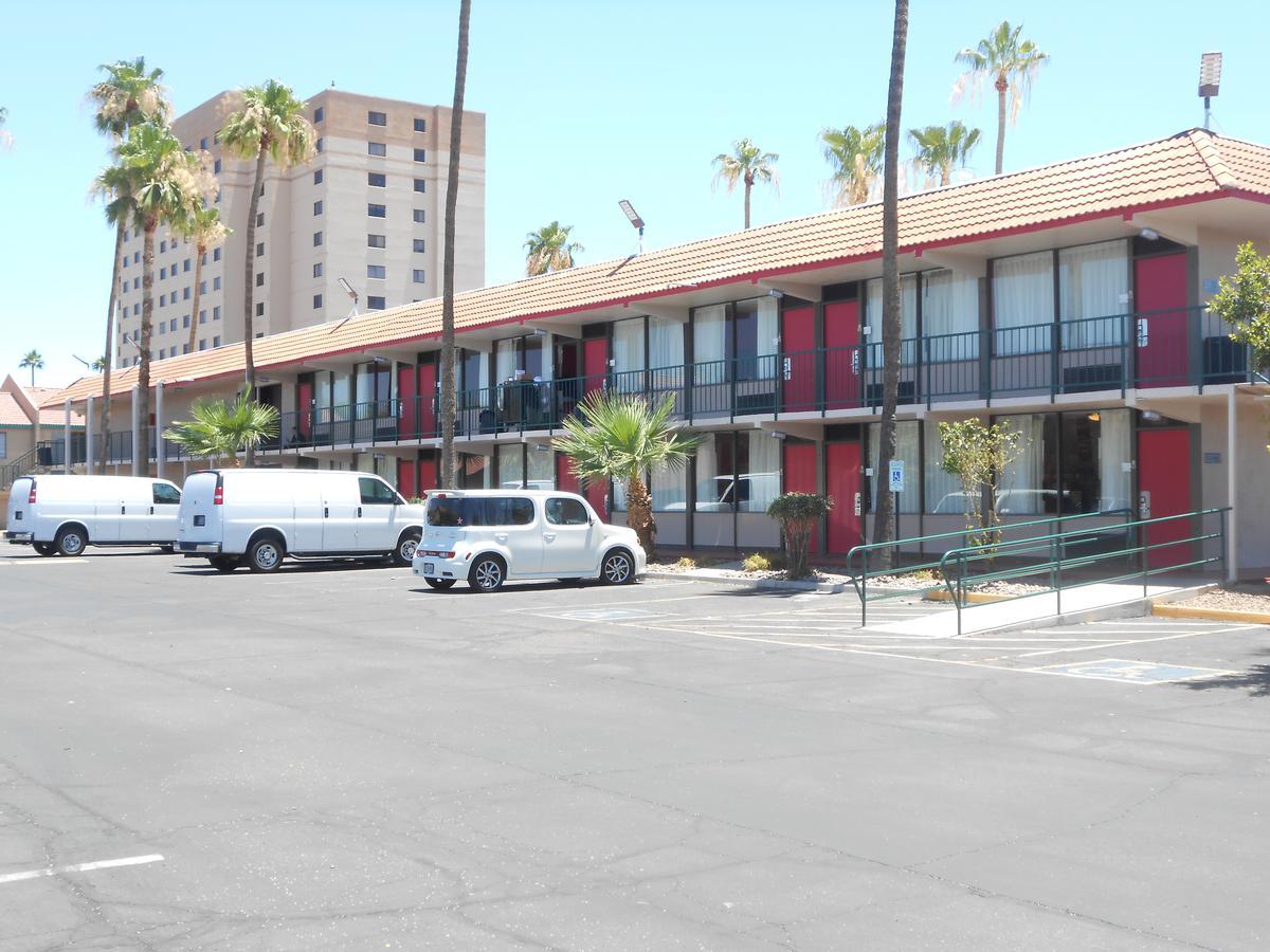 Hotel Ramada By Wyndham Mesa Downtown Exterior foto
