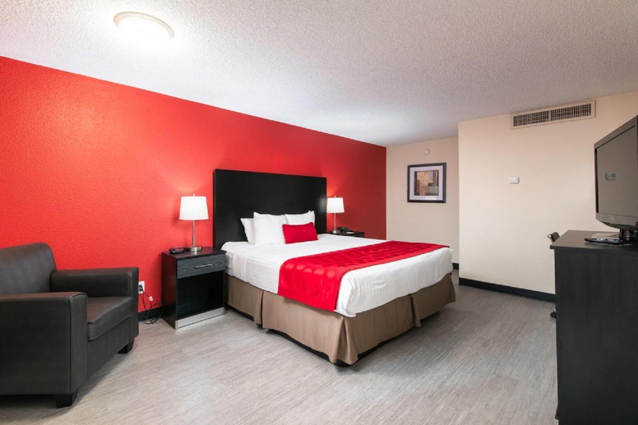 Hotel Ramada By Wyndham Mesa Downtown Exterior foto