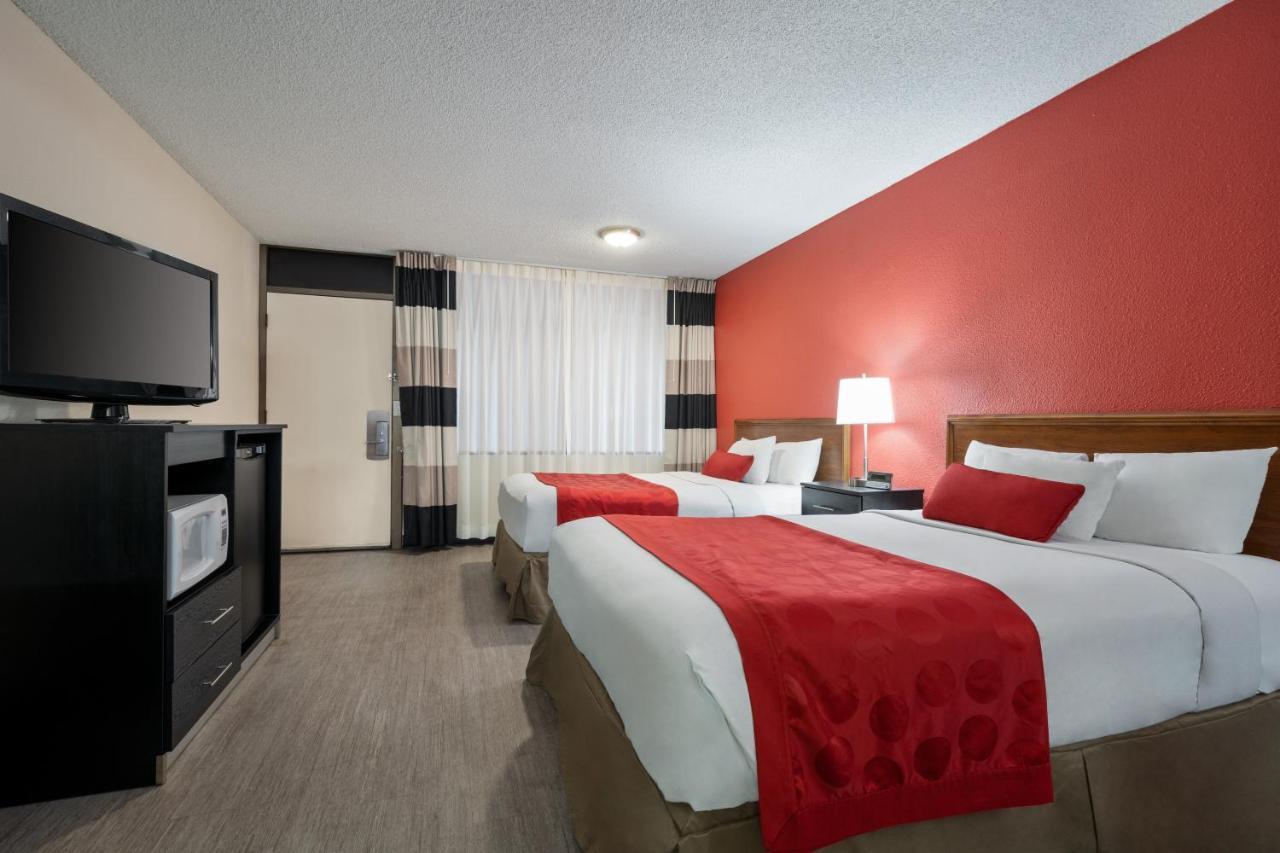 Hotel Ramada By Wyndham Mesa Downtown Exterior foto