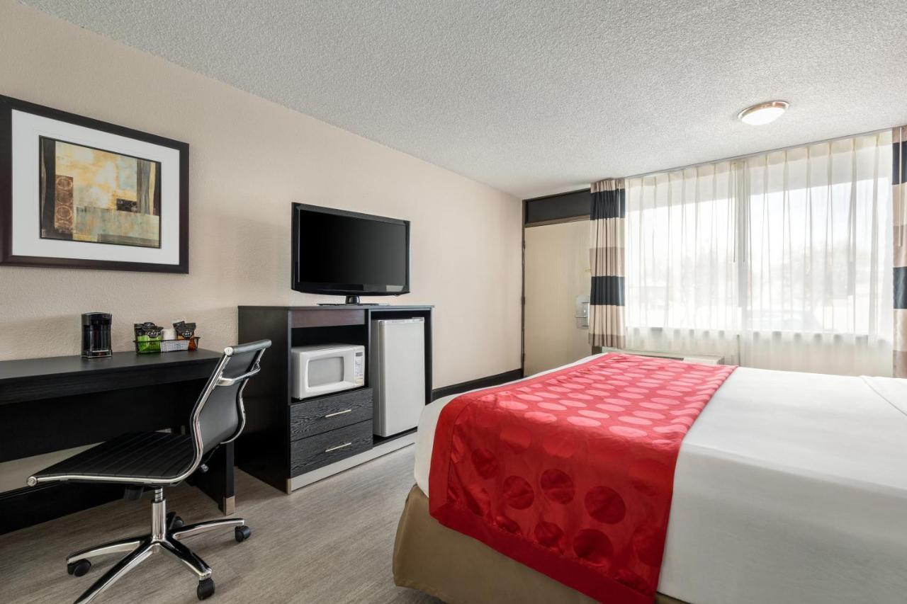 Hotel Ramada By Wyndham Mesa Downtown Exterior foto