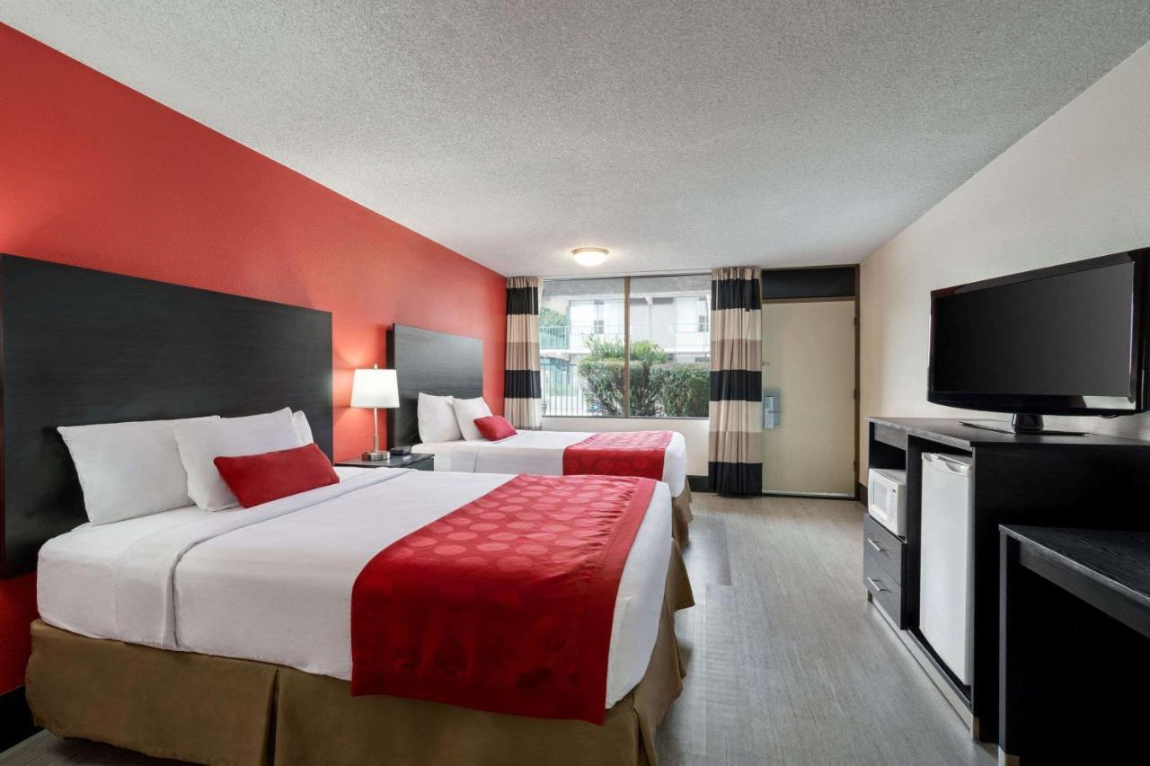 Hotel Ramada By Wyndham Mesa Downtown Exterior foto